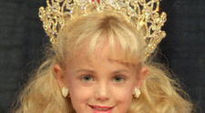 Cazul JonBenet Ramsey. La aproape 30 de ani de la una dintre cele mai misterioase crime din SUA, tatăl fetiței contestă modul în care au fost analizate probele din dosar