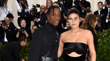 Kylie Jenner și Travis Scott, criticați dur după ce au postat o fotografie pe Instagram. Care a fost motivul
