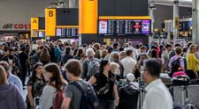 Vacanță cu răbdare și nervi de fier, vara asta, pe măsură ce criza de pe aeroporturile europene se adâncește