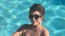 La 89 de ani, Joan Collins are curajul să se lase fotografiată în costum de baie