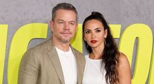 Matt Damon și soția Luciana Barroso, apariție rară în public alături de cele 4 fiice ale lor, la premiera filmului „The Instigators”