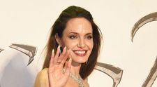Angelina Jolie, zeiță într-o spectaculoasă rochie argintie la premiera Maleficent: Mistress Of Evil, din Japonia