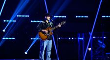 Peter Donegan a întors 4 scaune cu o interpretare senzațională a piesei „Midnight Train To Memphis”. Înainte de a veni la audiții, i-a studiat pe toți antrenorii și a enumerat câteva melodii românești preferate