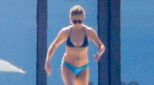 Cum arată Jennifer Aniston în costum de baie la 50 de ani. Actrița a fost fotografiată în ipostaze sexy