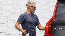 Recunoști starul din imagine? Cu o tunsoare modernă și o siluetă atletică, pare total schimbat. A câștigat primul său Oscar la 45 de ani și acceptă cele mai neobișnuite roluri