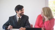 (P) Cine este responsabil cu predarea informațiilor în cadrul unui curs de finanțe pentru nonfinanțiști?