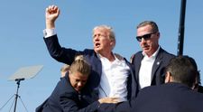 Donald Trump, prima apariție publică după tentativa de asasinat! Fostul președinte american are urechea dreaptă bandajată FOTO