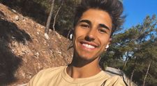 Sebastian Dobrincu a făcut o nouă cucerire? Milionarul a fost surprins la plimbare, la brațul fiicei unui celebru prezentator TV din România. S-au comportat ca și când nimeni nu i-ar vedea și au fost doar un zâmbet