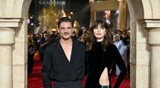 S-a născut bărbat, dar acum e o femeie superbă! Pedro Pascal și-a adus sora transgender la premiera Gladiator II, iar fanii au copleșit-o cu complimente