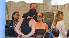 Kim Kardashian, văzută flirtând cu soțul lui Katy Perry. Ipostazele în care au fost surprinși cei doi, în contextul în care relația dintre Bloom și soția sa e incertă
