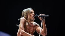 La 78 de ani, Iggy Pop a plecat de pe scena festivalului Coachella într-un coșciug. Reacțiile fanilor: ”Mai are rost să iasă?”