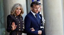 Cum arăta Brigitte în tinerețe, când l-a fermecat pe Emmanuel Macron, elevul pasionat de teatru care avea să devină președinte! Imagini rare din trecutul Primei Doamne a Franței