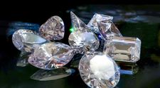Cum a furat o româncă diamante în valoare de 4.000.000 de lire sterline