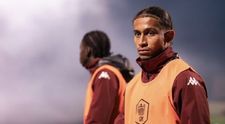 Și-a salvat iubita din barul morții. Grav rănit, un fotbalist de 19 ani s-a întors să-şi scoată partenera din flăcări