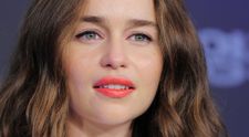 Emilia Clarke și-a schimbat radical look-ul, spre nemulțumirea fanilor: ”Arăți bătrână”