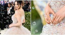 Este celebritatea care a depășit toate așteptările cu rochia sa „din bule”. Secretul tehnologiei invizibile care crea baloane de săpun
