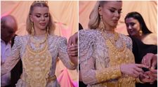 O influenceriță din Turcia, acoperită în aur la petrecerea de logodnă! Vedeta nici nu se putea mișca din cauza greutății. Imaginile cu ea au devenit virale