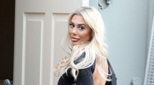 Chloe Ferry, spectacol pe plajă în Ibiza. Paparazzii au fost pe poziții și au fotografiat-o în costum de baie