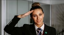 A petrecut peste un an din viață la manșa avioanelor și a scris istorie în aviație: cine este Andreea Popa, comandantul care formează viitoarea generație de piloți