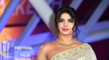 Priyanca Chopra și-a amuzat fanii cu o poză adorabilă a cățelușei sale. Cum a fost surprinsă pe străzile din Londra