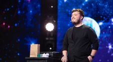 Românii au talent, 5 aprilie. Alex Niculae, magicianul care le-a amintit juraților de copilărie: „Am scos copilul din mine și l-am lăsat să se bucure de momentul ăsta!”