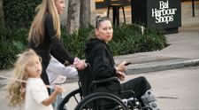 În urmă cu 20 de ani era considerată una din cele mai frumoase femei din lume!  Fragilă și împinsă într-un scaun cu rotile, Anna Kournikova e de nerecunoscut