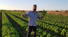 Cosmin Savu le arată telespectatorilor cum se face Hrană din piatră seacă, la România, te iubesc!