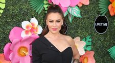 Alyssa Milano le-a arătat fanilor cum îi cade părul, după ce a fost infectată cu Covid-19