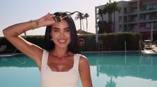 Apariția cu care Adelina Pestrițu a stârnit val de reacții pe internet. Vedeta s-a fotografiat într-o rochie extrem de scurtă: „Este extrem de...”