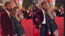 Are 62 de ani, dar bărbați cu 30 de ani mai tineri visează la ea! Corp de supermodel și un look care a alimentat speculațiile: apariția momentului la Paris