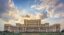 Top 10 lucruri pe care trebuie să le știi despre Casa Poporului