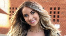 VIDEO Otniela Sandu, apariție sexy în emisiunea La Măruță