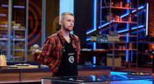 Andrei Klabacs urcă la balcon. „Este o farfurie de restaurant”