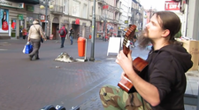 Te va lasa fara cuvinte: Uite ce poate baiatul acesta: E artist ambulant pe strazile din Polonia VIDEO