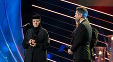 Maica Ecaterina, stareță pentru măicuțe, prietenă, psiholog, mentor și părinte pentru copiii orfani, părăsiți și abuzați. În casele însuflețite de Maica Ecaterina și de ajutoarele sale, 150 de copii au învățat să se vindece. Le-au dăruit tot ceea ce nu au avut niciodată: atenție, recunoaștere, dragoste și căldura unei familii. Carmen Tănase și Alex Dima i-au înmânat premiul pentru speranță