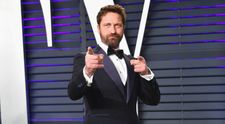 Gerard Butler, ipostaze tandre alături de iubita sa. Cum i-au fotografiat paparazzii