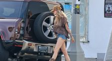 Fiica lui Michael Jackson, apariție rară pe străzile din Los Angeles! Vara trecută, Paris Jackson a fost fotografiată plângând pe stradă, după ce s-a despărțit de iubit, chiar înainte de nuntă