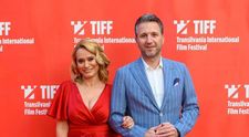 Andeea Esca, look de Premiile Oscar la Festivalul TIFF. Cum arată într-o rochie de gală roșie, cu decolteu îndrăzneț