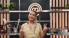 Masterchef 2024, 23 septembrie. Melinda Cutur din Timișoara i-a convins pe chefi cu un desert simplu și delicios, care le-a amintit de „cușma lui Guguță”: „Crema este senzațională”
