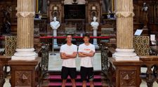 Imagini inedite cu David Popovici și rivalul său, Pan Zhanle. Cei doi campioni au vizitat Castelul Peleș