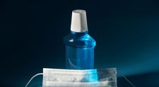Apa de gură poate ucide noul coronavirus prezent în salivă? Ce arată oamenii de știință?