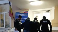 Polițiștii ilfoveni au destructurat o rețea care falsifica documente, printre care și permise auto