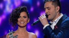 Inna, complet nemachiata si cu parul ravasit. Este una dintre putinele artiste care au curajul sa se arate astfel