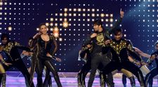 Iulia Vantur continua sa faca senzatie in India. Spectacolul incendiar pe care l-a facut la Umang Mumbai Police Show