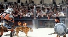 Russell Crowe, aproape omorât de un tigru în timpul filmărilor pentru filmul Gladiatorul