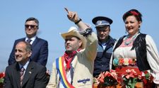 In Las Fierbinti s-a incins o mare petrecere in stil amercian... cu influente romanesti
