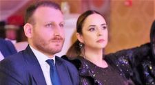 Andreea Marin și-a etalat inelul cu safir și diamante primit în dar de la iubitul consul