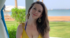 Adela Popescu, apariție sexy pe plajă. Cum arată în costum de baie după două nașteri