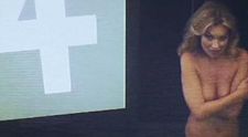 Kate Moss, topless la 37 de ani, intr-o reclama pentru Rimmel! VIDEO