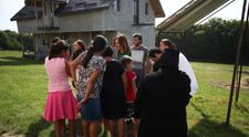 Echipa Visuri la cheie i-a indeplinit dorinta Maicii Serafima de a le oferi cat mai multor copii o viata normala!